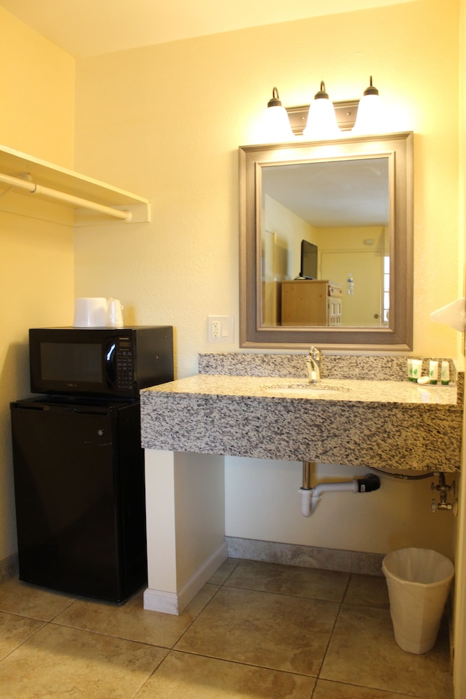BeachWay Inn - photo 17