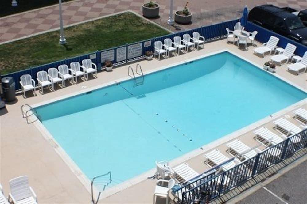 Belvedere Beach Resort - photo 8