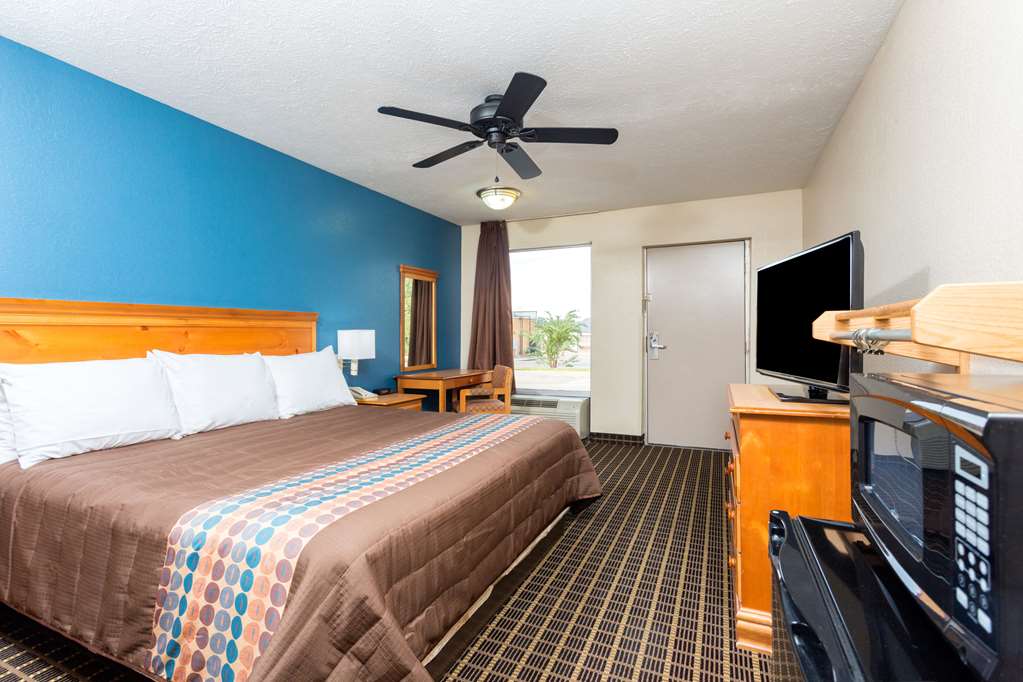 Days Inn by Wyndham Forest - photo 19
