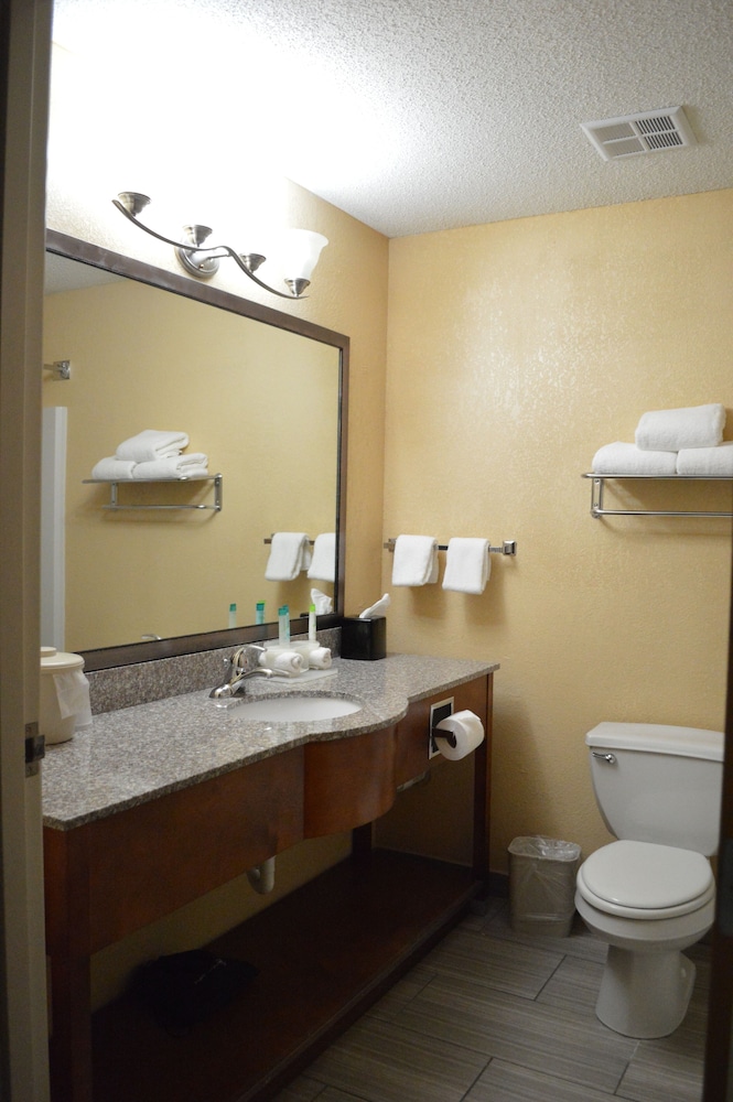 First Choice Inns at the Swell - photo 20