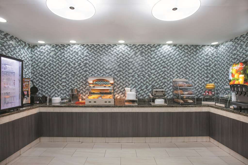 La Quinta Inn & Suites by Wyndham Covington - photo 24