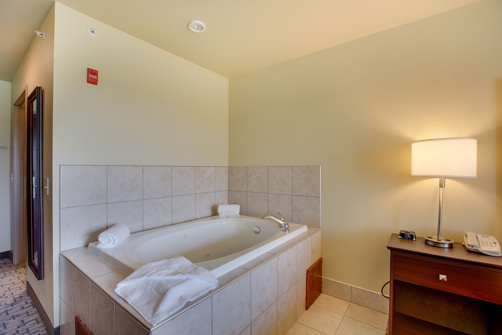 Cobblestone Inn & Suites Fremont - photo 32
