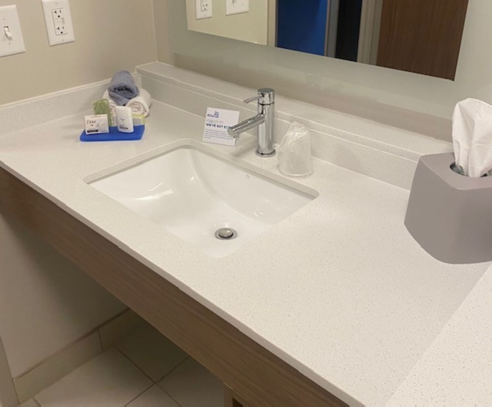 Holiday Inn Express & Suites Warrensburg North by IHG - photo 21