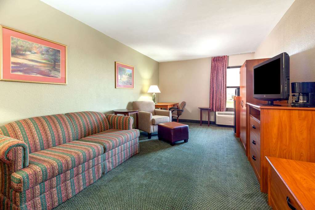 Baymont by Wyndham Amarillo East - photo 11