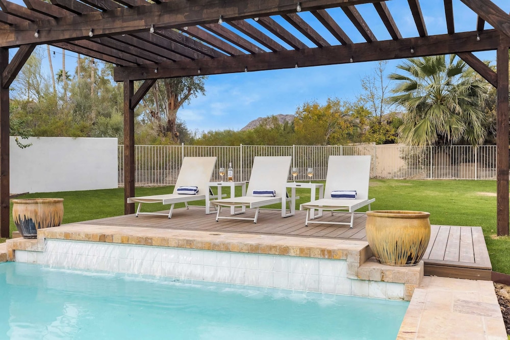 Sleeps 19 7bdr Estate Sports Court Putting Green Pool Farrier by Avantstay - photo 2