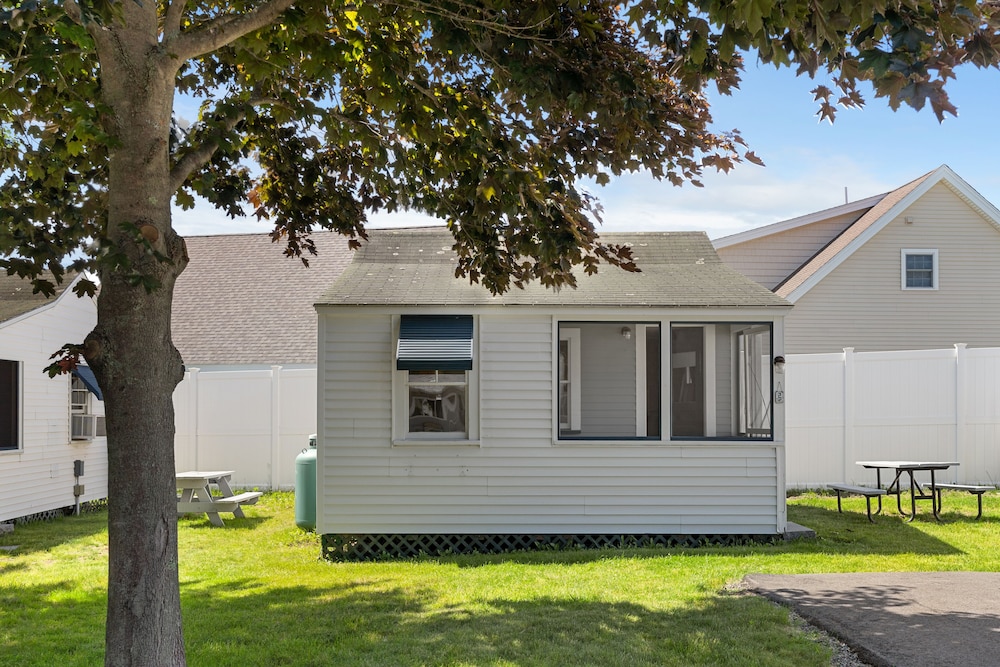 The Beaches Motel & Cottages - photo 63