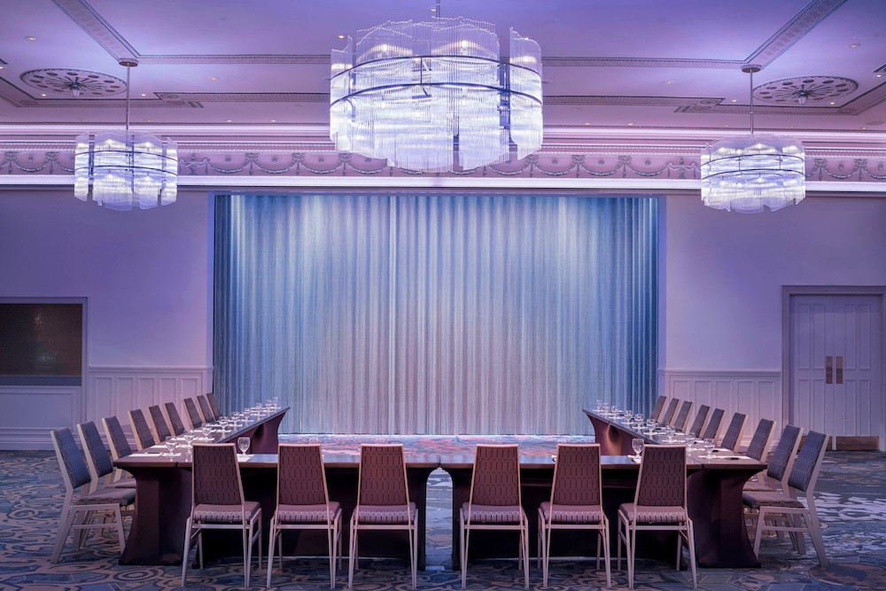 Sheraton Commander Hotel - photo 57