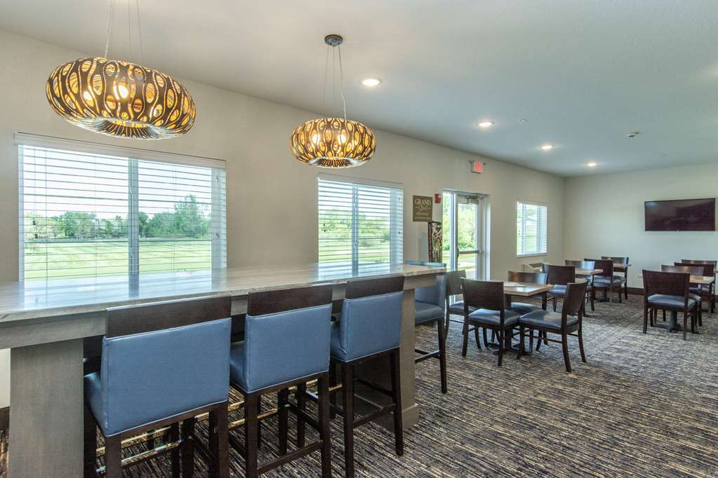 Little Crow Hotel & Conference Trademark by Wyndham - photo 16