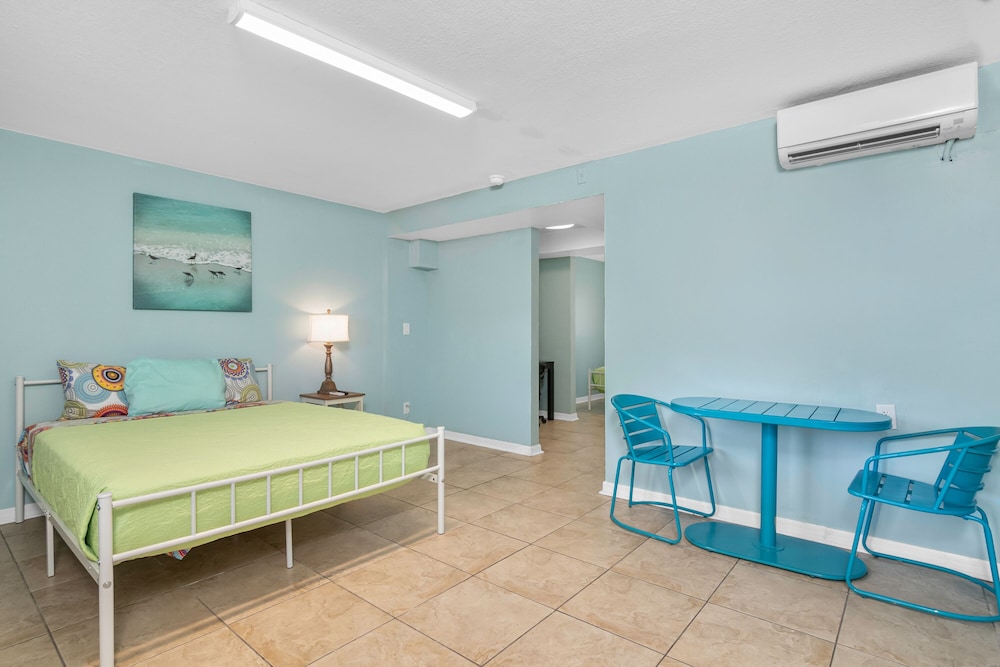 Latitude 26 Waterfront Resort & Marina - photo 23