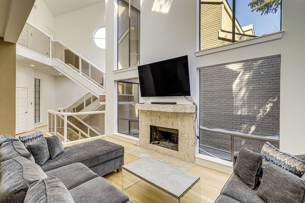 2 Mi to Galleria: Spacious Houston Home — 4-Star Luxury Hotel in Houston, United States