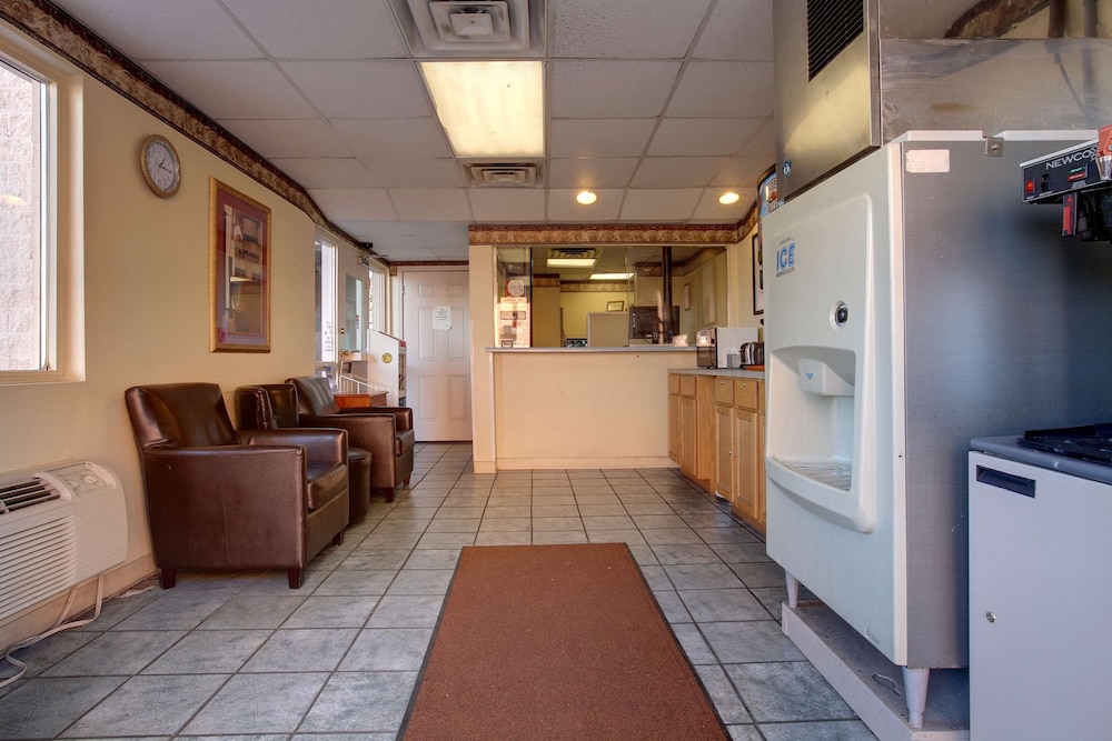 Americas Best Value Inn St. Louis Downtown - photo 2