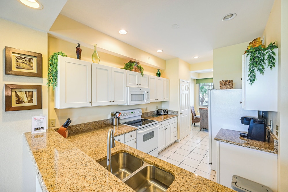 Naples Resort Condo on 2 Championship Golf Courses - photo 8
