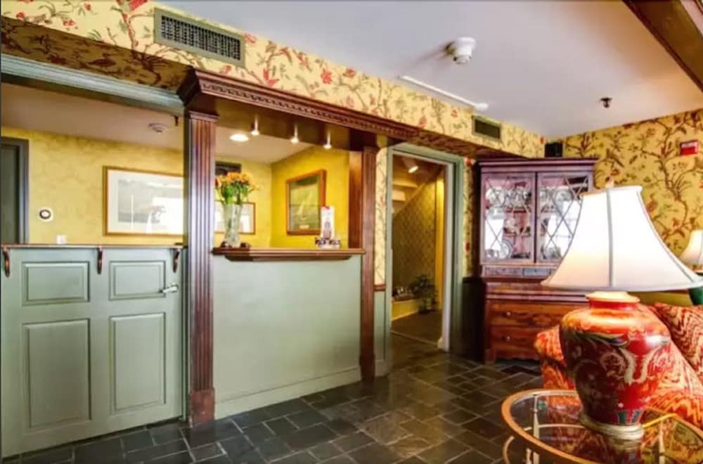 Americas Cup Inn - photo 4