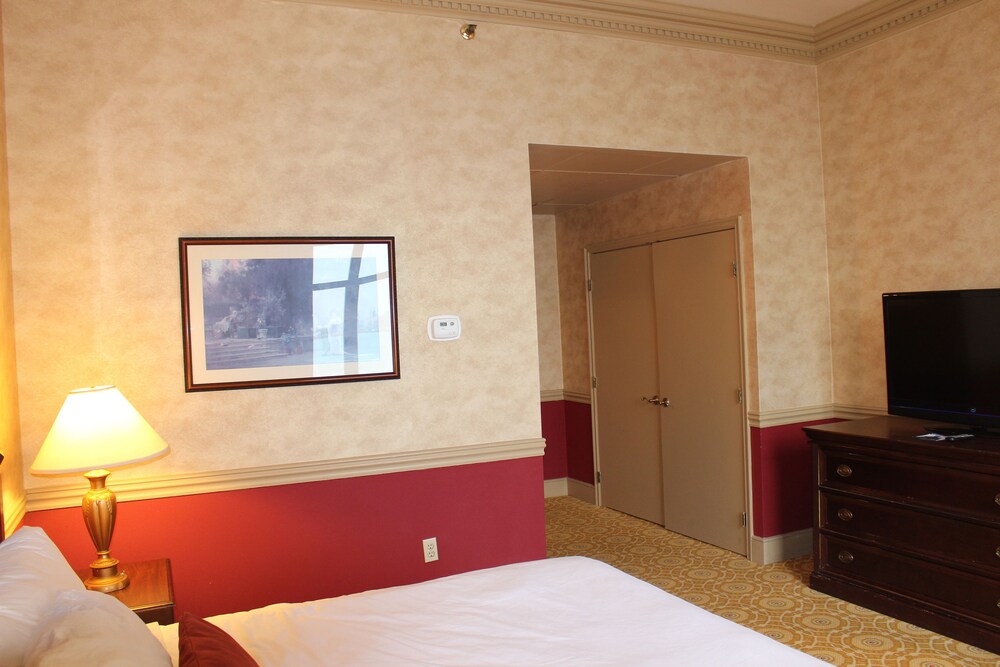 Roberts Riverwalk Urban Resort Hotel - photo 12