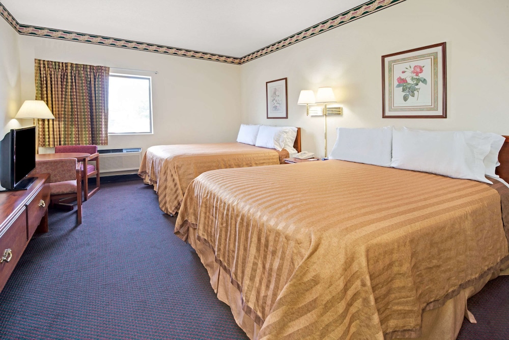 Travelodge by Wyndham St. Louis - photo 13