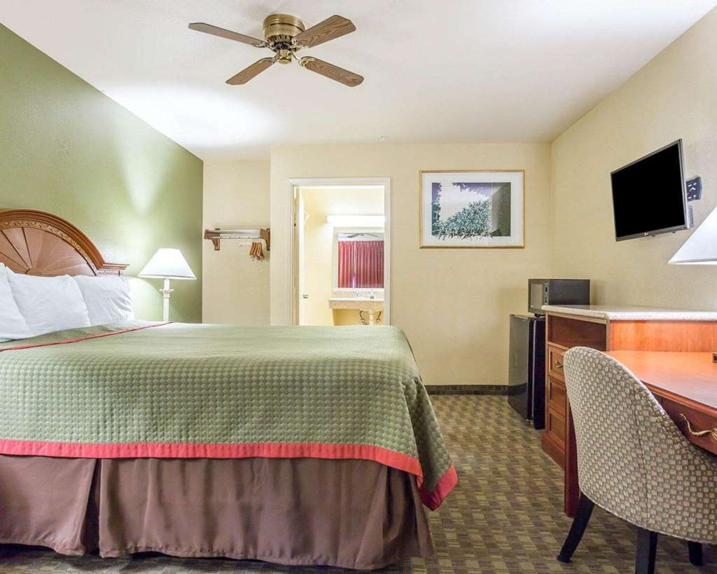 Rodeway Inn Delano - photo 20
