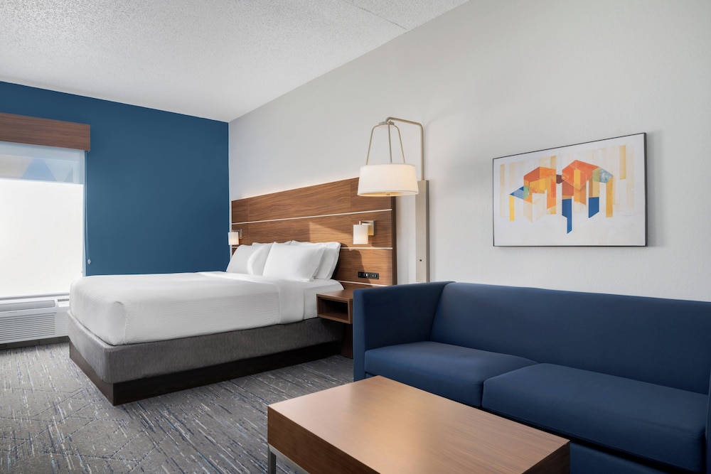 Holiday Inn Express Hotel & Suites Bentonville by IHG - photo 19