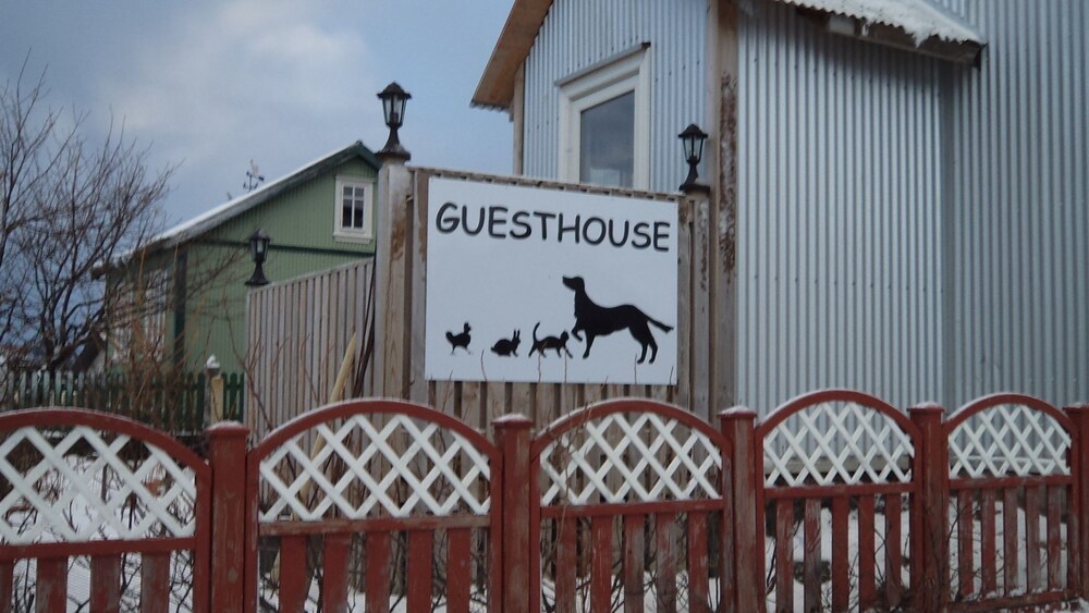 Edda's Farm house in Town