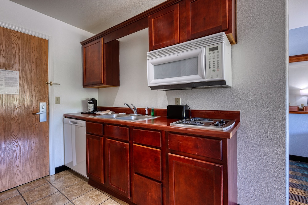All Towne Suites - photo 21