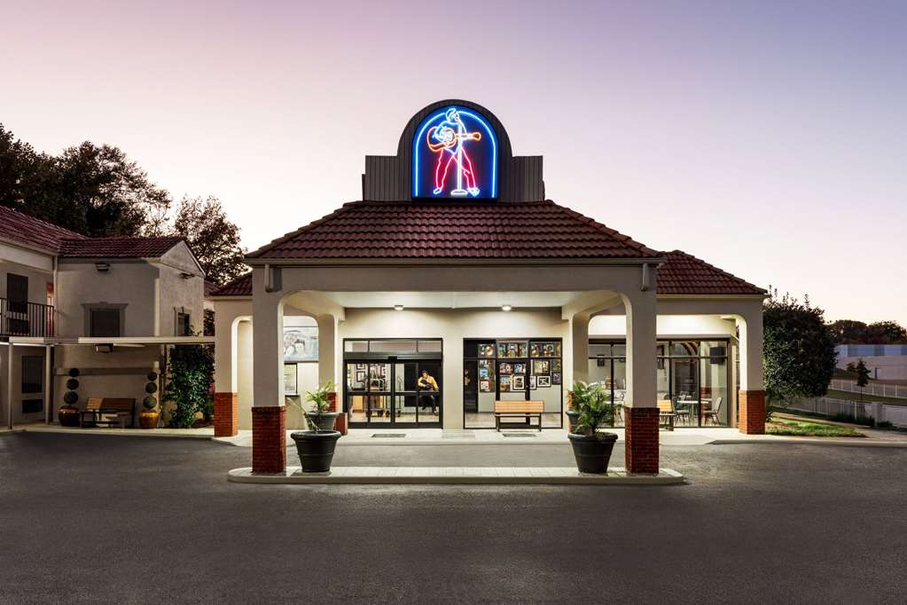 Days Inn by Wyndham Memphis at Graceland - featured photo