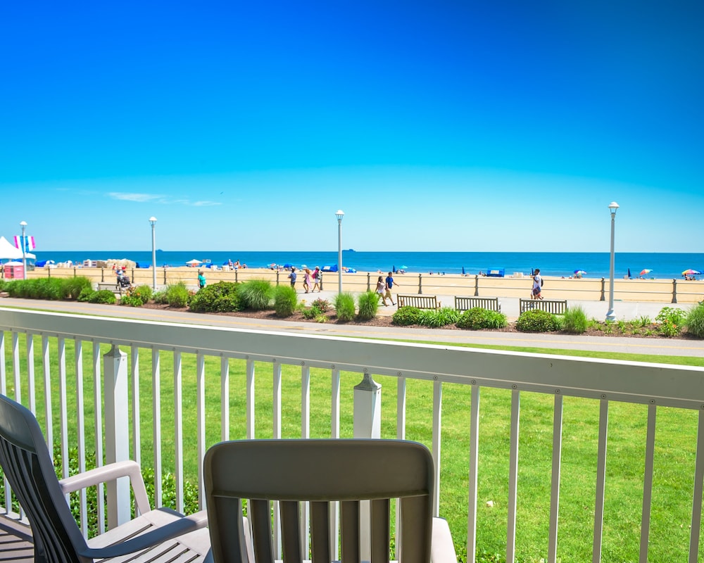 Oceanfront Inn - photo 6