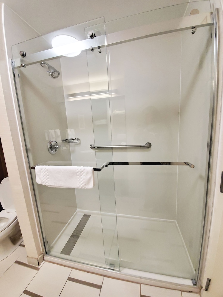 Fairfield Inn & Suites by Marriott Cleveland Avon - photo 16