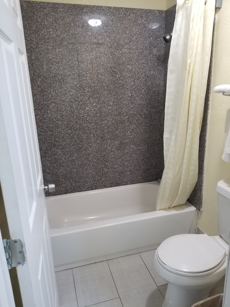 AmeriStay Inn &Suites - photo 19