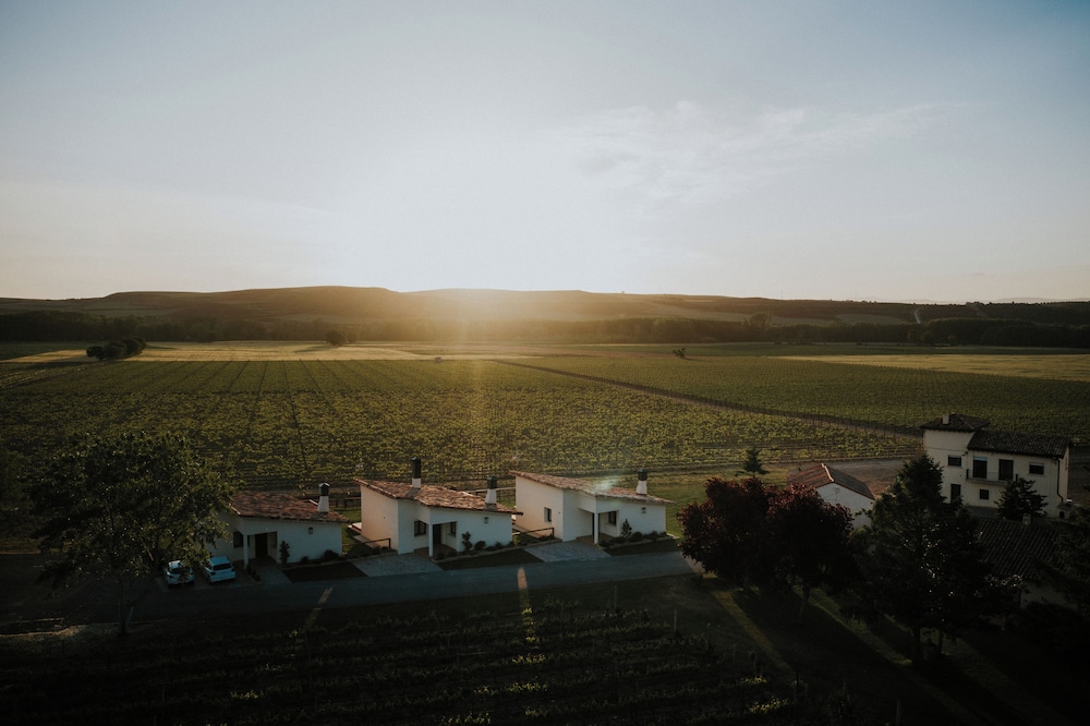 Villas Finca La Emperatriz — 4-Star Luxury Hotel in Banos De Rioja, Spain