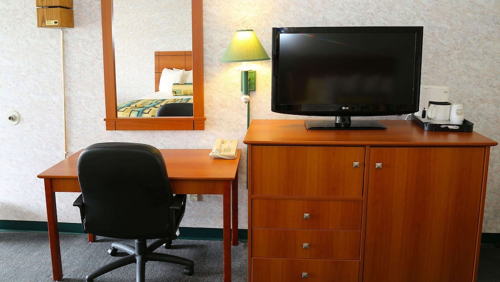 Magnuson Hotel Howell - photo 16