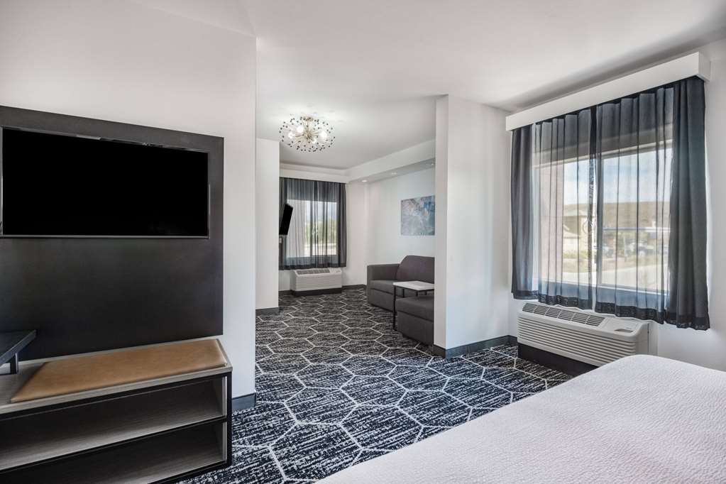 La Quinta Inn & Suites by Wyndham Yucaipa - photo 24