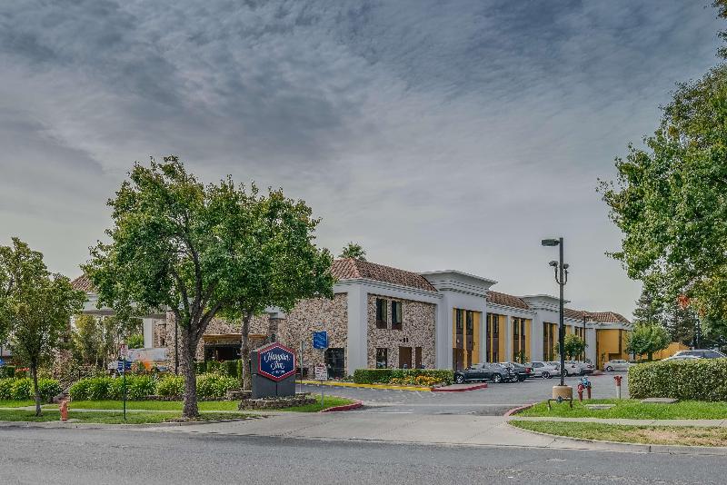 Hampton Inn Livermore - carbon neutral hotel in Livermore