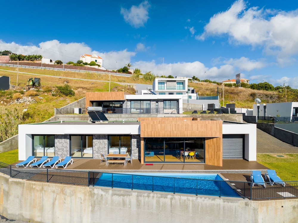 Casa Mozart II — 4-Star Luxury Hotel in Estreito Da Calheta, Portugal