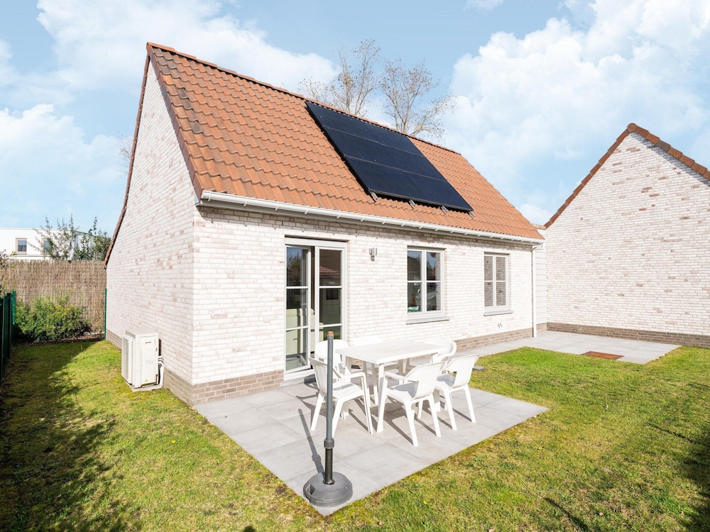 Holiday Home in Koksijde With Garden — 4-Star Luxury Hotel in Koksijde, Belgium
