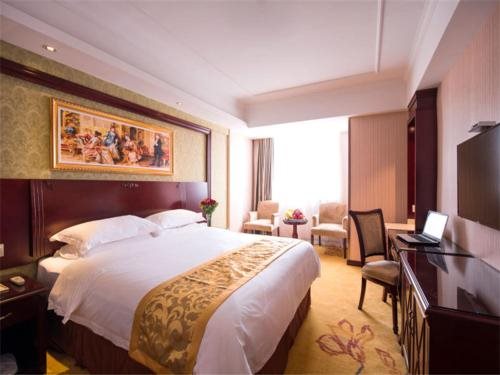 Vienna International Hotel Shanghai Pujiang — 4-Star Luxury Hotel in Shanghai, People's Republic of China