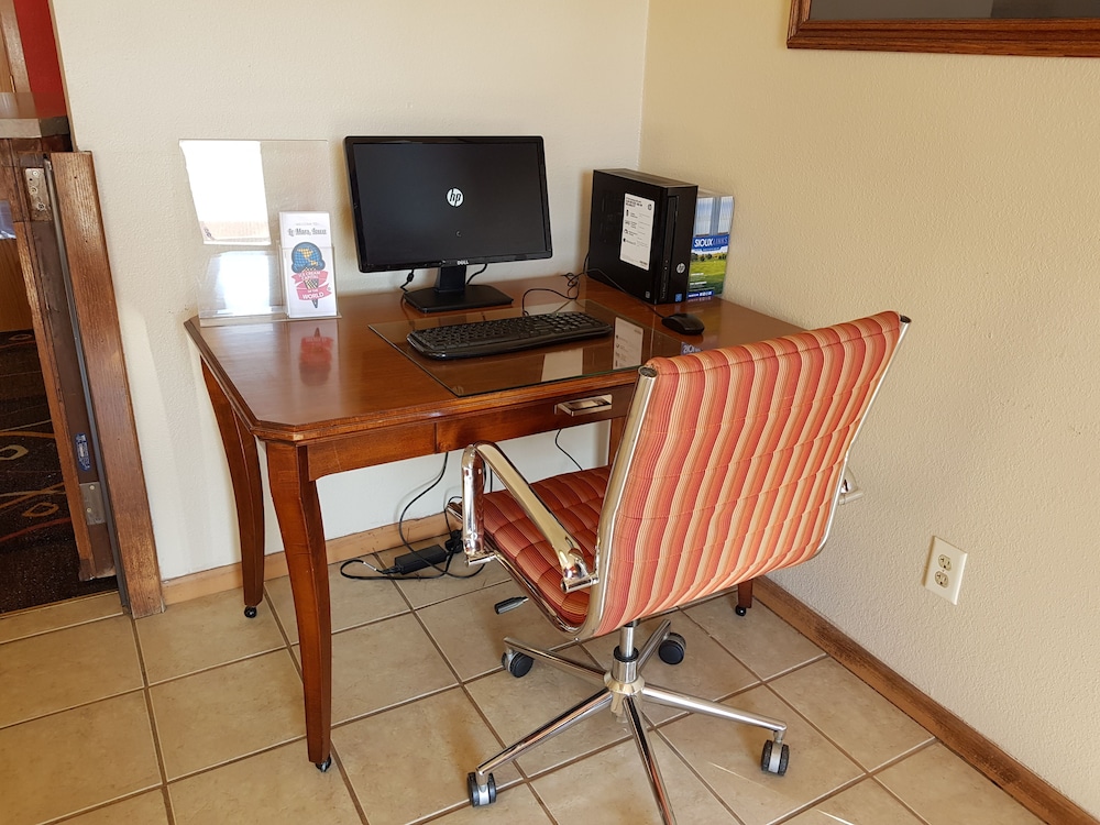 Le Mars Inn & Suites - photo 44