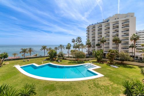 Front line beach apartment 2 bedr — 4-Star Luxury Hotel in Marbella, Spain