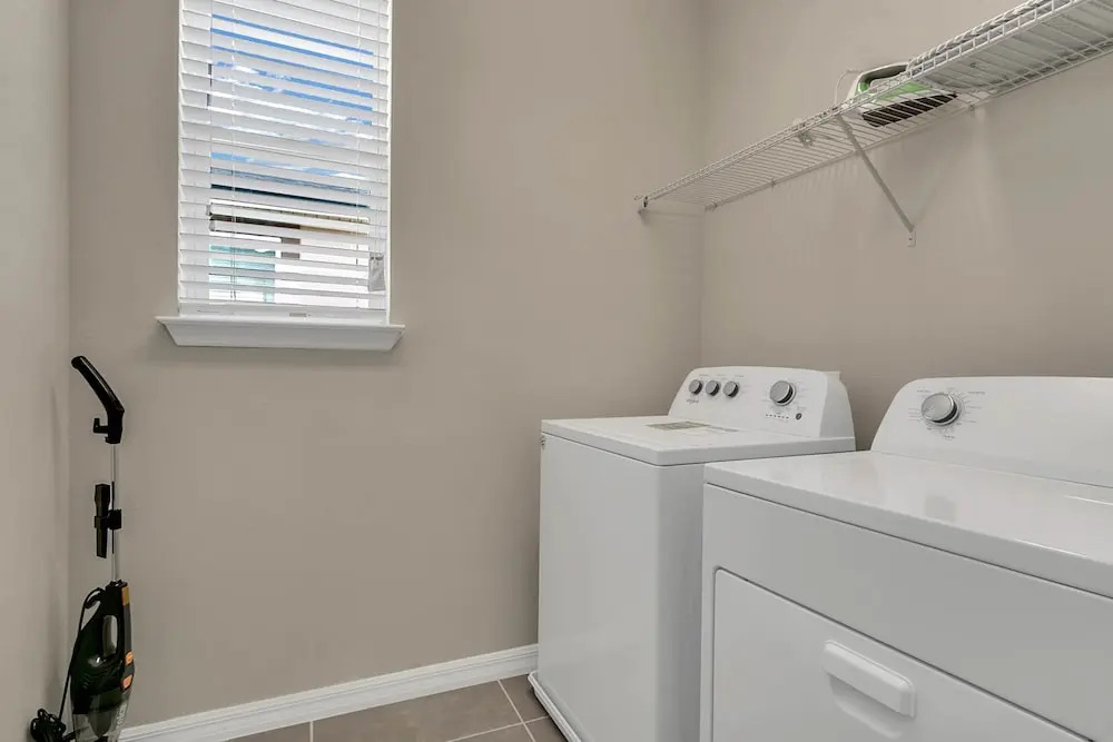 7 Bedrooms 65 Bathrooms Solara 1604 Hg - photo 9