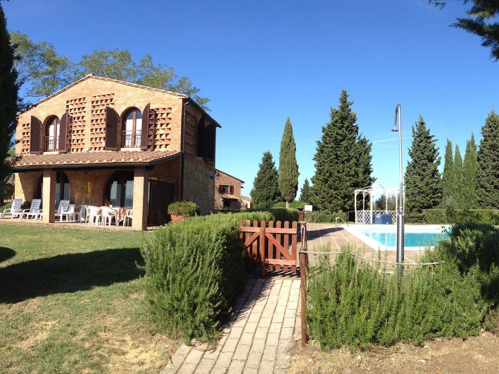 Romola Retreat: Tuscan Escape — 4-Star Luxury Hotel in Montaione, Italy