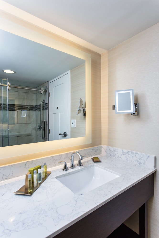DoubleTree by Hilton Neenah - photo 30