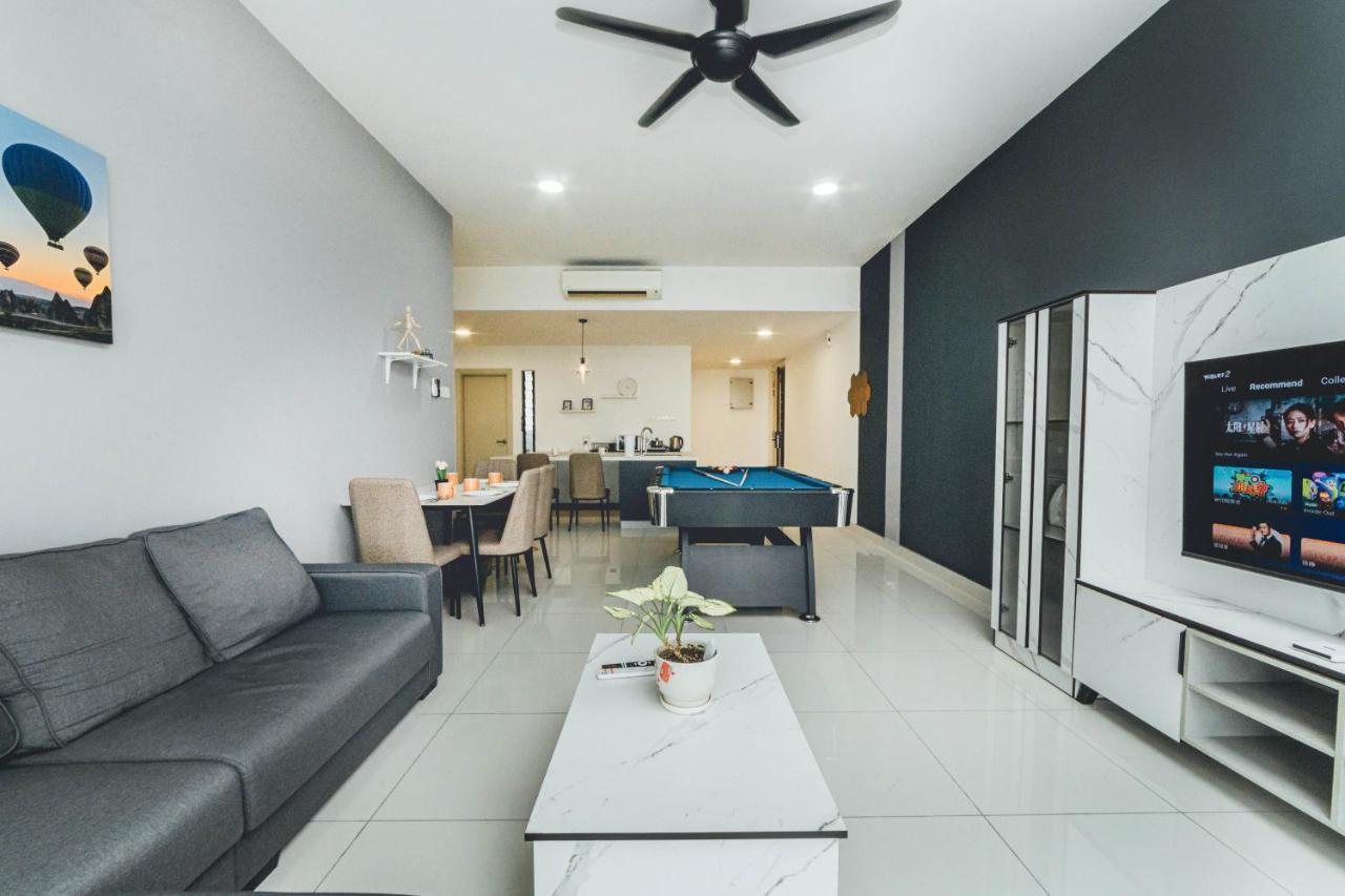 Mosaic Playhouse 3BR w Bathtub Pooltable Midvalley by Our Stay — 4-Star Luxury Hotel in Johor Bahru, Malaysia