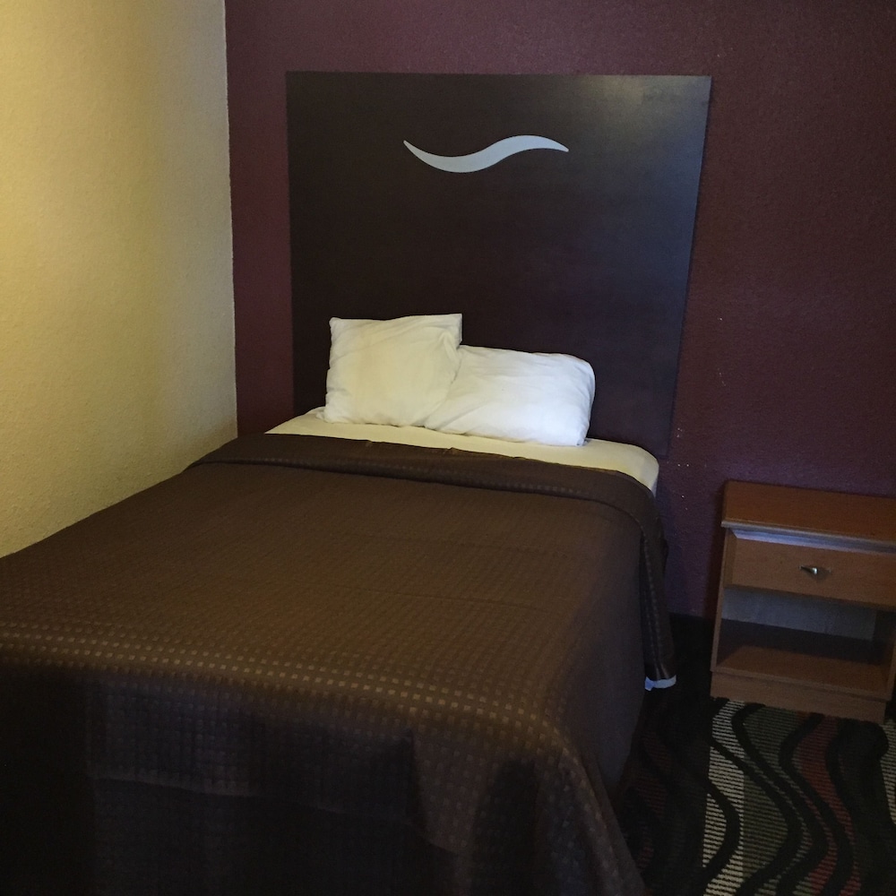 Town and Country Motel - photo 8