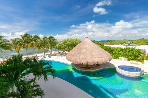 Sunset Condo 104 Puerta al Mar Isla Mujeres Mexico — 4-Star Luxury Hotel in Isla Mujeres, Mexico