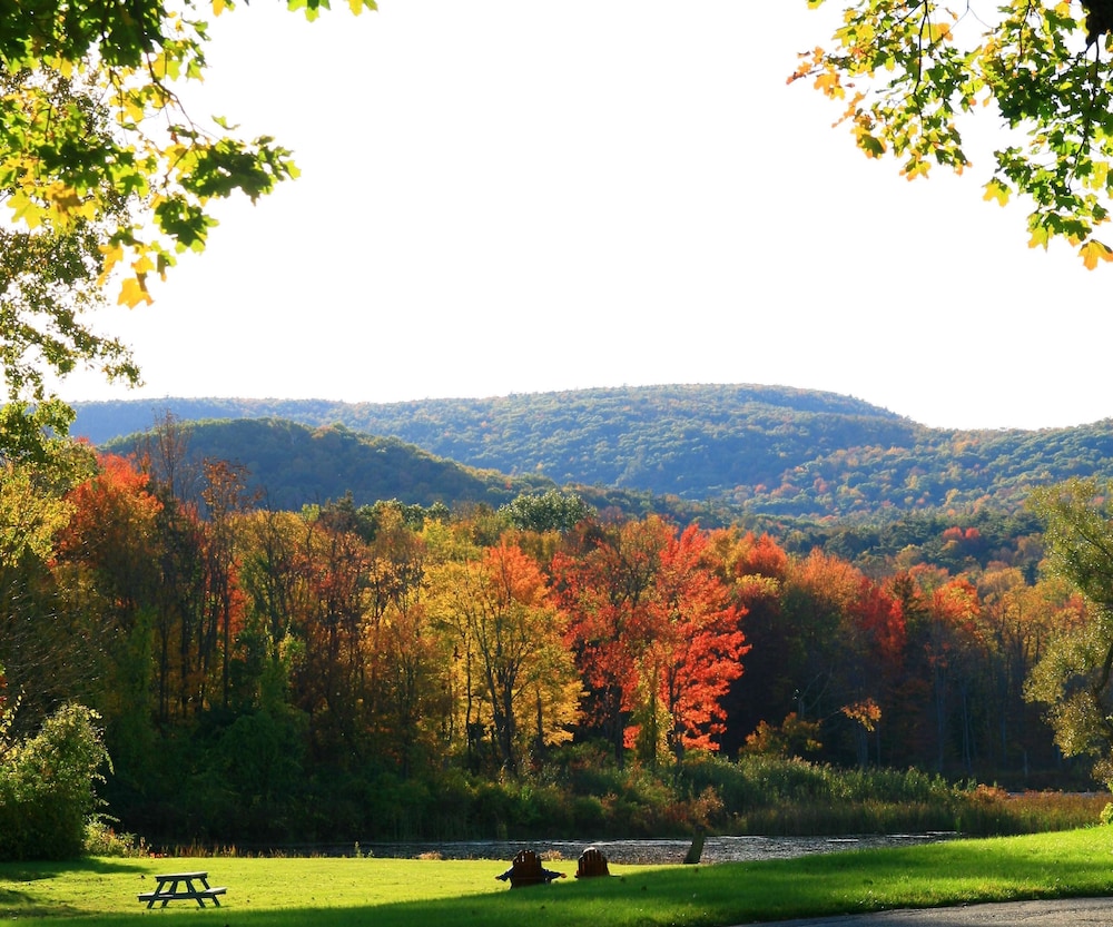 Hampton Inn & Suites Berkshires Lenox - photo 46