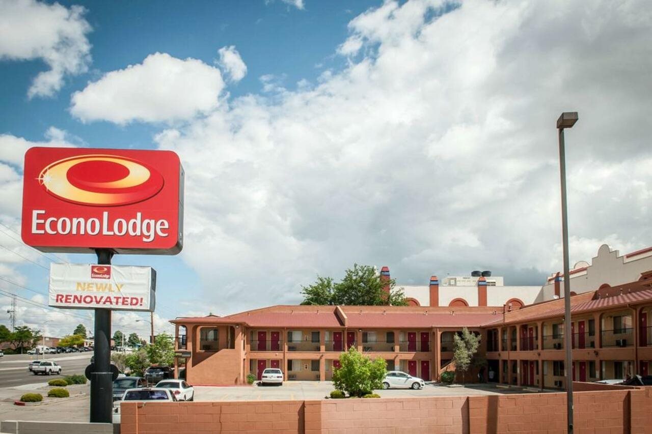Econo Lodge Midtown - carbon neutral hotel in Albuquerque