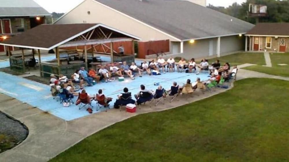 Red Carpet Inn Terre Haute - photo 22