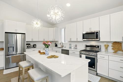Ruby 17 New build beautiful lake view 5beds 12 sleeping — Anchorage — photo 2