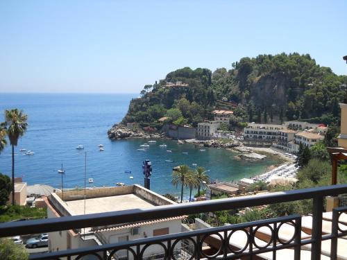 Cottage on the Beach — 4-Star Luxury Hotel in Taormina, Italy