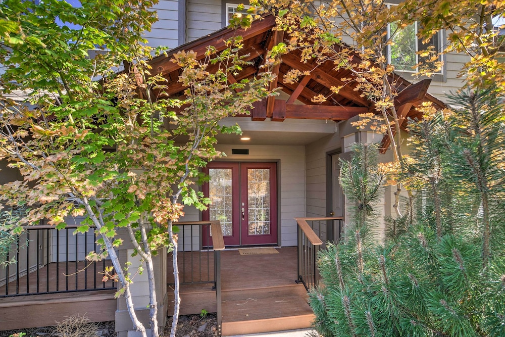 Bright Klamath Falls Townhome w Resort Perks - photo 15