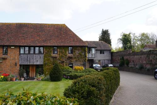 Finchden Barn — 4-Star Luxury Hotel in Tenterden, United Kingdom