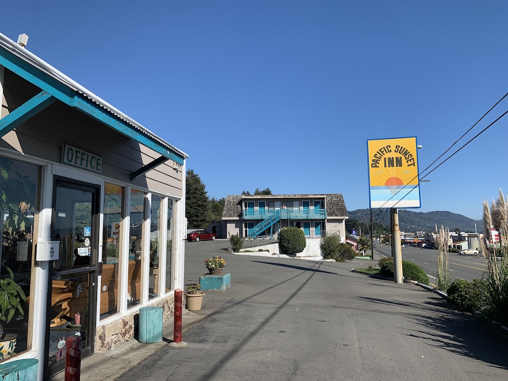 Pacific Sunset Inn - carbon neutral hotel in Brookings
